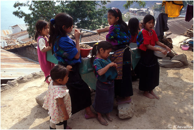 ENFANTS DU VILLAGE D'ATITLAN