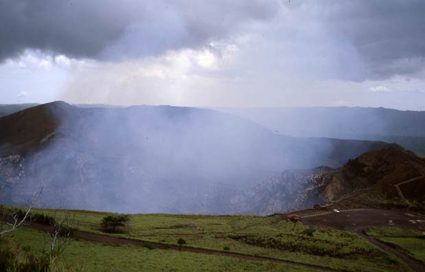 Le crater du volcan de Masaya